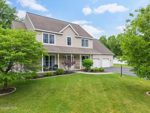 9 Thomas Dr, Wynantskill, NY 12198