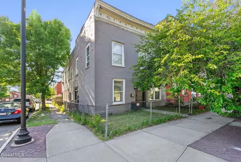 421 4th St, Troy, NY 12180