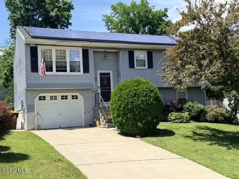 12 Barber Dr, Rensselaer, NY 12144