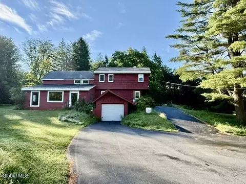 28 Starcrest Dr, Sand Lake, NY 12153