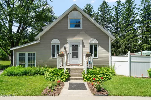 146 Haigh Rd, Glenville, NY 12302
