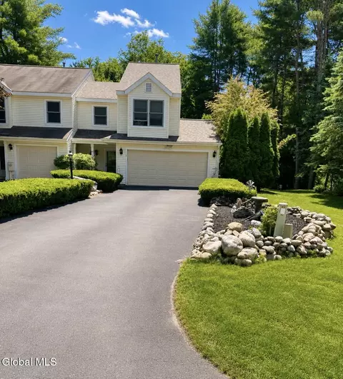 20 Tiffany Dr, Queensbury, NY 12804