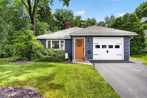 1934 Clifton Park Rd, Niskayuna, NY 12309