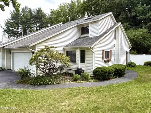 20 Green Meadow Dr, Clifton Park, NY 12065