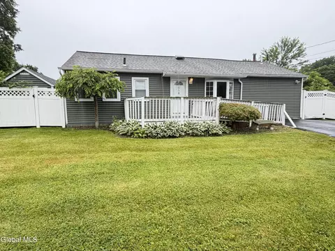 86 Jones Dr, Schenectady, NY 12309