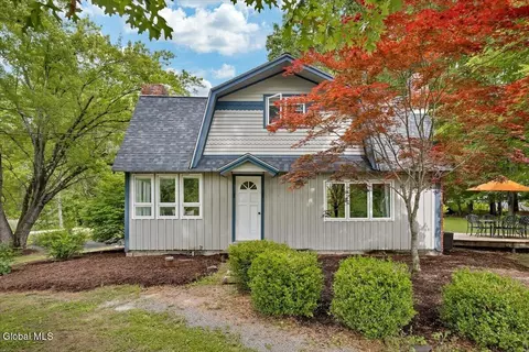 52 Ruggles Rd, Saratoga Springs, NY 12866