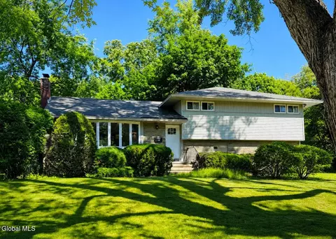 1278 Hawthorn Rd, Schenectady, NY 12309