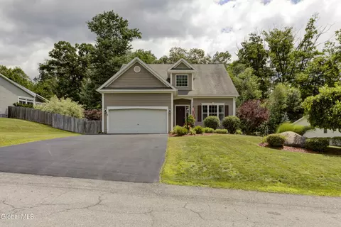 41 Glenview Dr, Schenectady, NY 12302