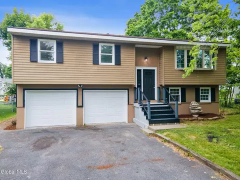 62 Green Island Ave, Latham, NY 12110