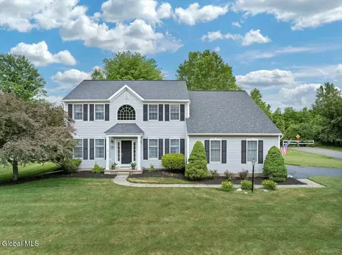 31 Ivywood Dr, Selkirk, NY 12158