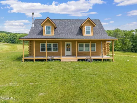 108 Wildberry Dr, Stamford, NY 12167