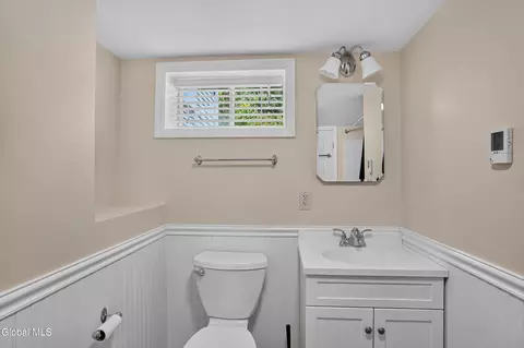 Bath - 90 Elsmere Ave, Delmar, NY 12054 photo 6 of 7