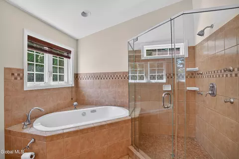 Bath - 90 Elsmere Ave, Delmar, NY 12054 photo 2 of 7