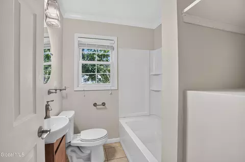 Bath - 90 Elsmere Ave, Delmar, NY 12054 photo 4 of 7