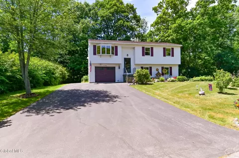 620 Michelle Way, Schenectady, NY 12304