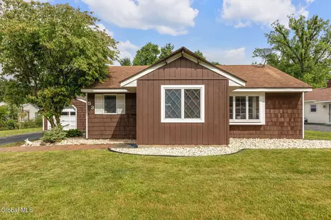 53 Miracle Ln, Albany, NY 12211