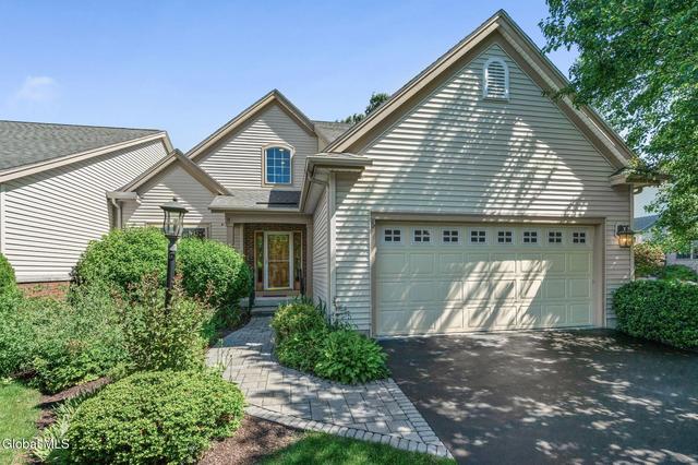 8 Sedgewyck Dr, Delmar, NY 12054
