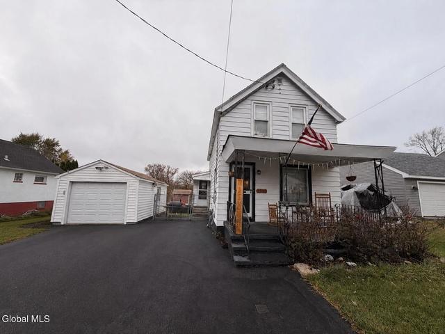 38 Oakland Ave, Amsterdam, NY 12010