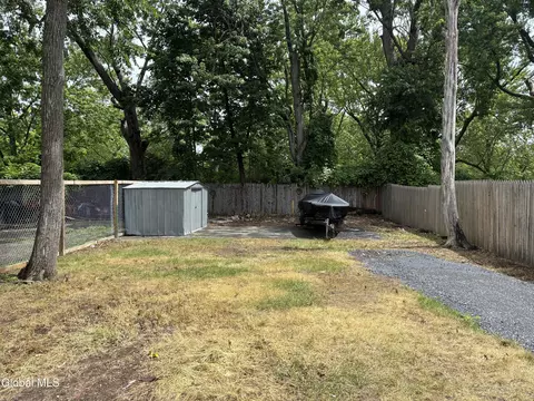 Exterior - 963 Maple Ave, Schenectady, NY 12307 photo 3 of 4