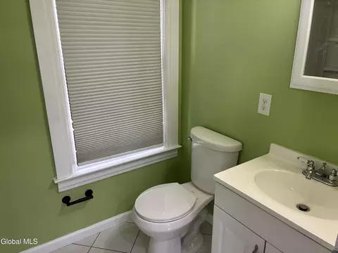 Bath - 963 Maple Ave, Schenectady, NY 12307 photo 1 of 3