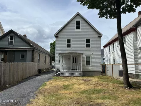 Exterior - 963 Maple Ave, Schenectady, NY 12307 photo 2 of 4