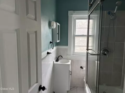 Bath - 963 Maple Ave, Schenectady, NY 12307 photo 3 of 3