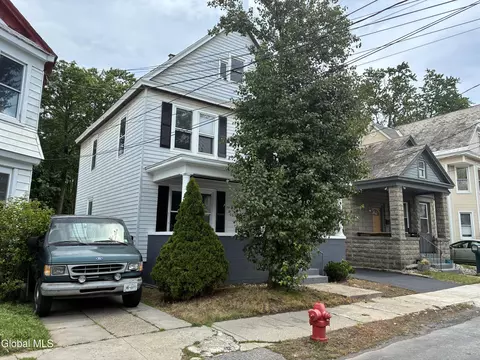 Exterior - 963 Maple Ave, Schenectady, NY 12307 photo 1 of 4