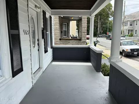 Exterior - 963 Maple Ave, Schenectady, NY 12307 photo 4 of 4