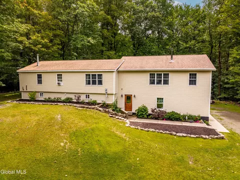 742 Babcock Lake Rd, Petersburgh, NY 12138