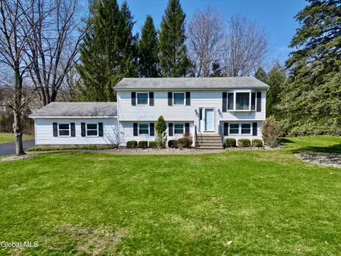 48 Grissom Dr, Clifton Park, NY 12065