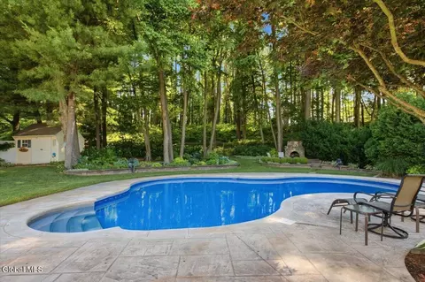 Exterior - 27 Mosall Dr, Slingerlands, NY 12159 photo 5 of 15