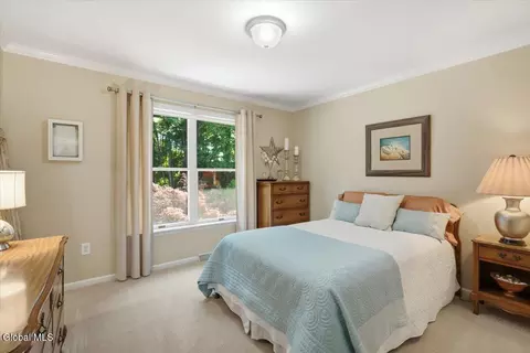 Bedroom - 27 Mosall Dr, Slingerlands, NY 12159 photo 3 of 7