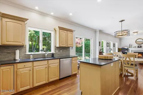 Kitchen - 27 Mosall Dr, Slingerlands, NY 12159 photo 5 of 5
