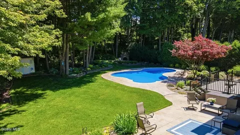 Exterior - 27 Mosall Dr, Slingerlands, NY 12159 photo 10 of 15
