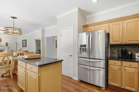 Kitchen - 27 Mosall Dr, Slingerlands, NY 12159 photo 4 of 5