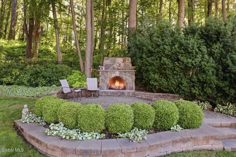 Exterior - 27 Mosall Dr, Slingerlands, NY 12159 photo 13 of 15