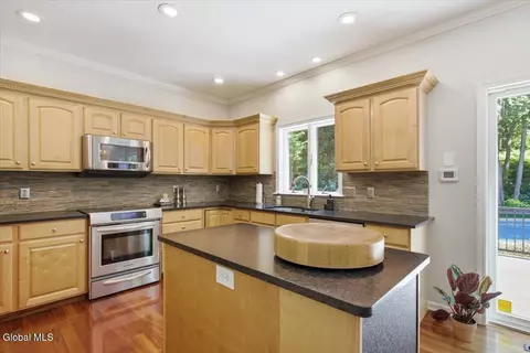 Kitchen - 27 Mosall Dr, Slingerlands, NY 12159 photo 1 of 5