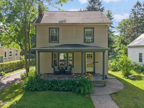 1045 Balltown Rd, Niskayuna, NY 12309