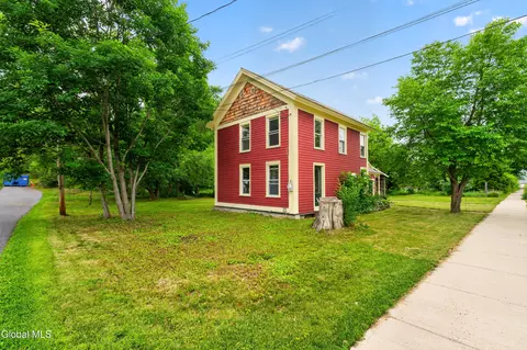 28 Vale St, Salem, NY 12865