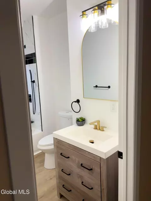 Bath - 12 Lomasney Ave, Schenectady, NY 12308 photo 2 of 3