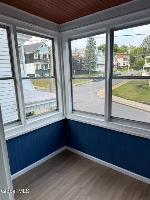 Exterior - 12 Lomasney Ave, Schenectady, NY 12308 photo 5 of 11