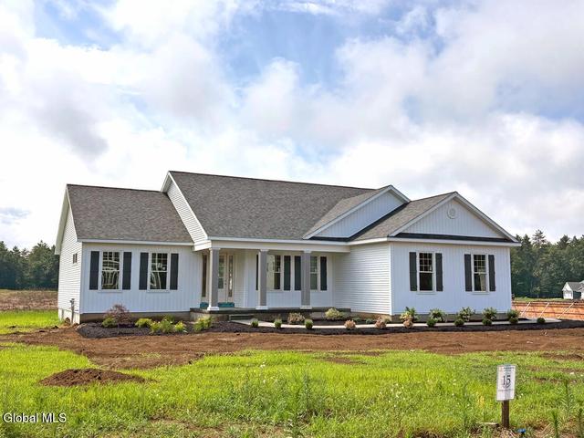 15 Eastpointe Dr, Saratoga Springs, NY 12866