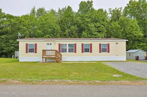 1185 Old State Rd #11, Broadalbin, NY 12025