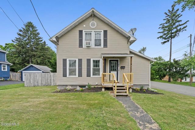 49 Kunker Ave, Latham, NY 12110