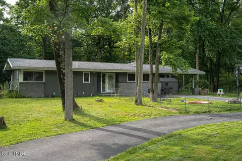 18 W Skyview Dr, Cohoes, NY 12047