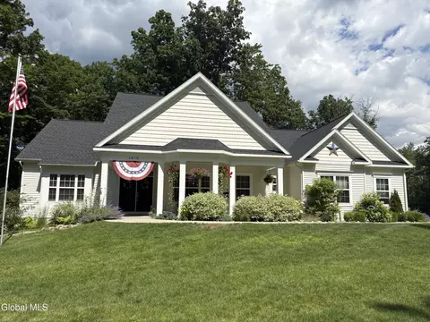1410 Cosgrove Dr, Schenectady, NY 12302