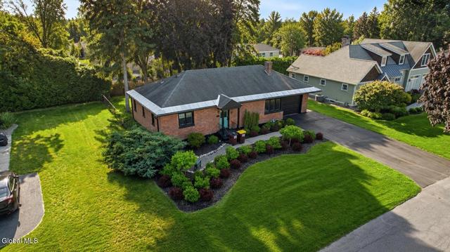 7 Macarthur Dr, Saratoga Springs, NY 12866