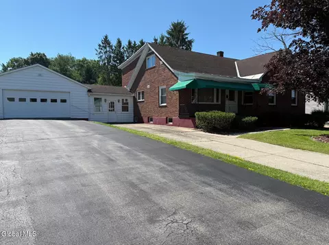 30 Mason Ave, Amsterdam, NY 12010