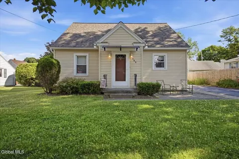 160 Sanford St, Glens Falls, NY 12801