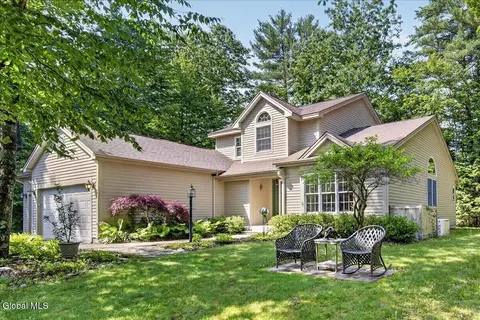 3 Bluebird Ct, Saratoga Springs, NY 12866